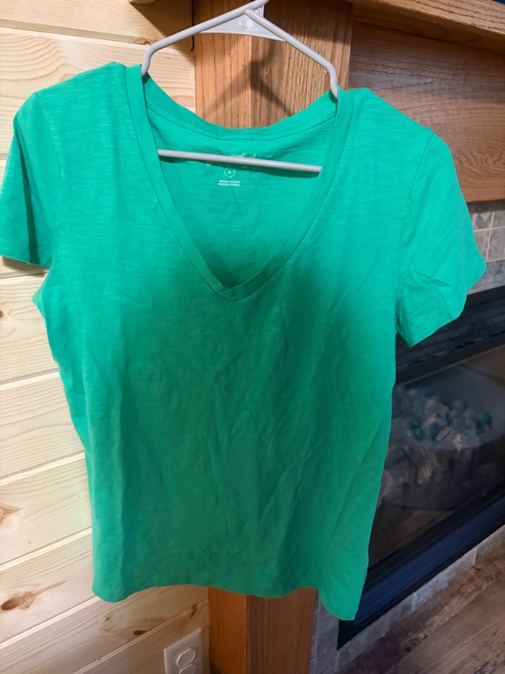 Universal Thread Women's V-Neck Tee in Bright Green